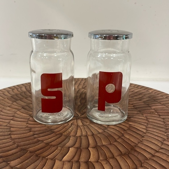 VTG Wheaton Glass Salt & Pepper Shakes MCM Mod Deco Chrome Red Minimalist - Picture 1 of 12